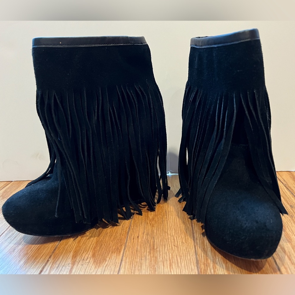 Koolaburra "Veleta" Black Fringe Wedge Women's Booties SIZE 5